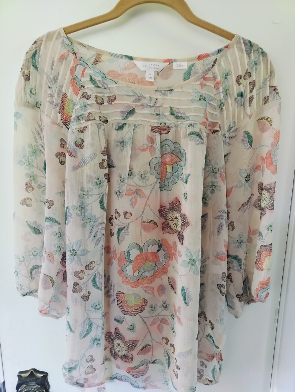 LC Lauren Conrad Sheer Floral Blouse Button Front V-neck ¾ Sleeve Size M
